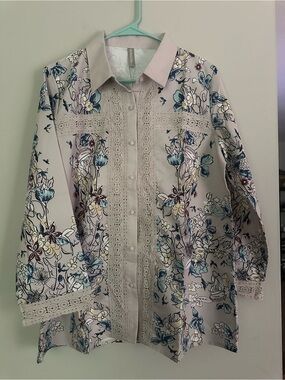 Noracora Floral Lace Trim
Button Down Shirt